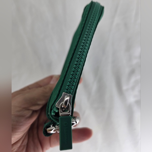 Lululemon Athletica Green Clippable Card Zipper Pouch - Picture 4 of 9